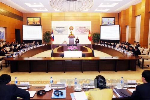 Le Vietnam et le Laos partagent leurs expériences dans la décentralisation  - ảnh 1